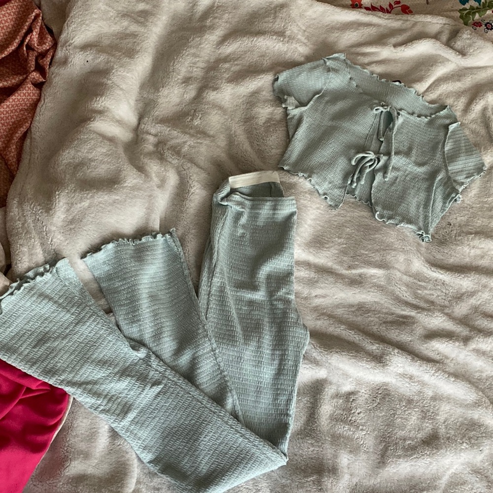 Super Cute 2 Piece Set with a crop top and pants !